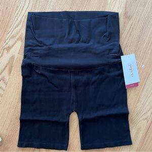 NWT Ingrid & Isabel Maternity Over Belly High-Rise  Ribbed Bike Shorts Size L